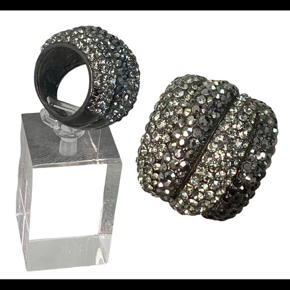 BEAUTIFUL 4 row silver charcoal gray rhinestone clustered costume jewellery ring - Picture 1 of 8
